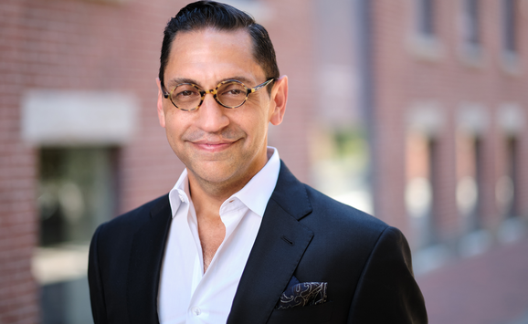 Carlos Martin headshot.png